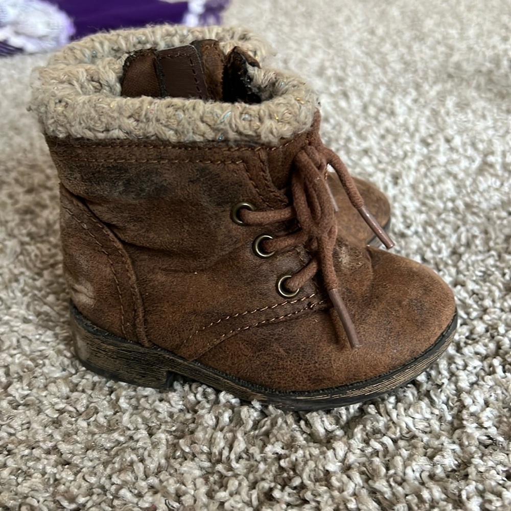 Toddler size 4 little girls boots. Garanimals.